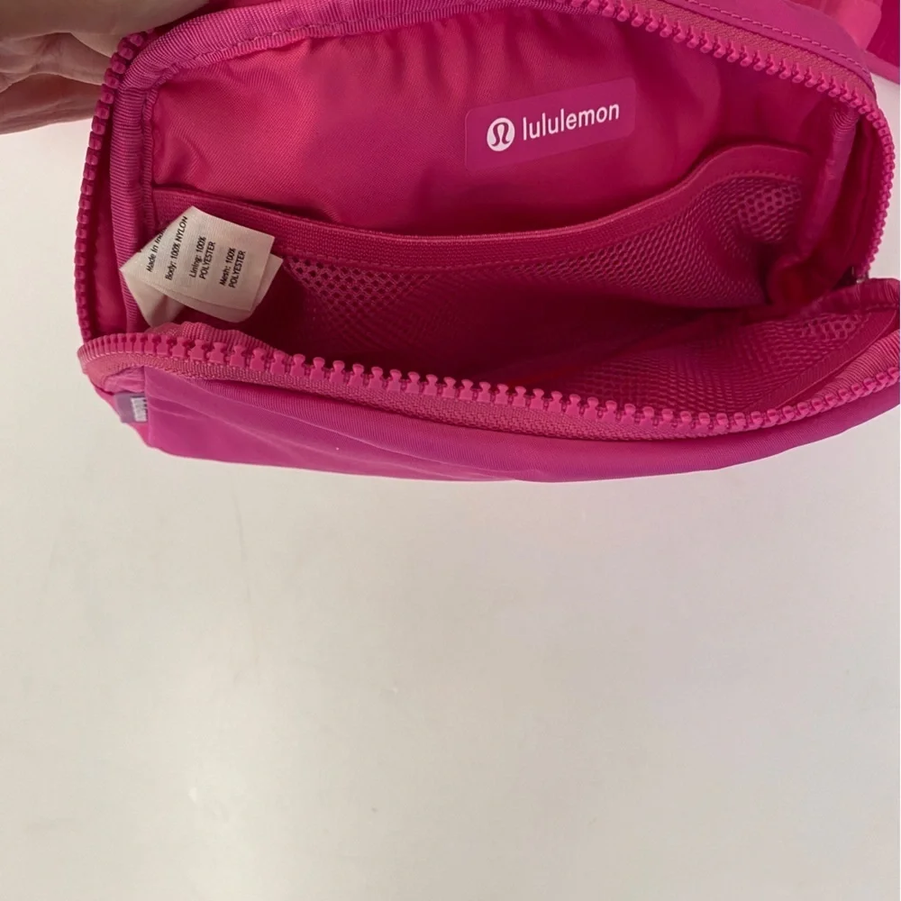 Lululemon || Everywhere Belt Bag 1L Sonic‎ Pink - Picture 6 of 10